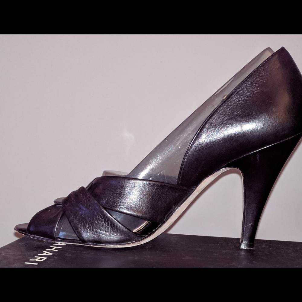 Tahari Leather Black Pumps with Leather Soles